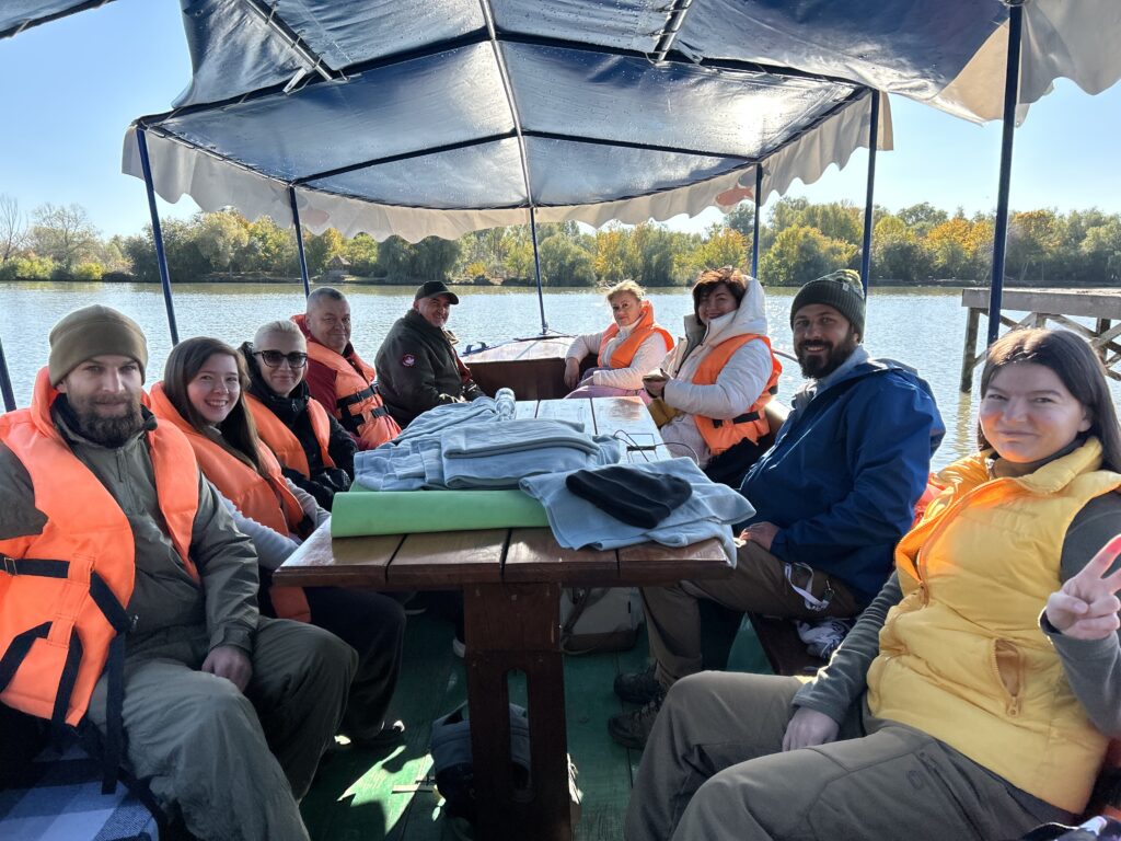 Ветерани та співробітники Rewilding Ukraine під час виїзду на острів Єрмаків - одну з ревайлдинг територій дельти Дунаю